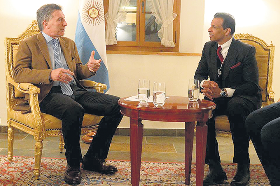El presidente Mauricio Macri y el empresario Sunny Varkey.