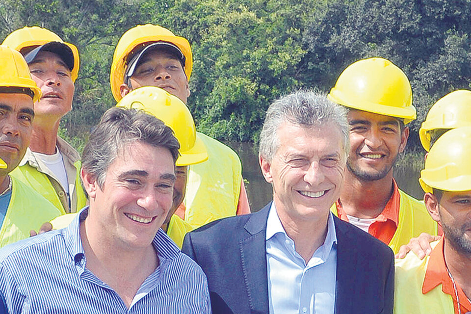 Macri con Iguacel, director de Vialidad, luego secretario de Energía y después fuera del Estado por los tarifazos.