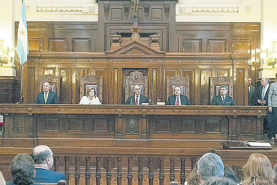 El gobernador puntano le ganó la pulseada a Mauricio Macri, con el voto de la Corte Suprema a su favor. (Fuente: NA)