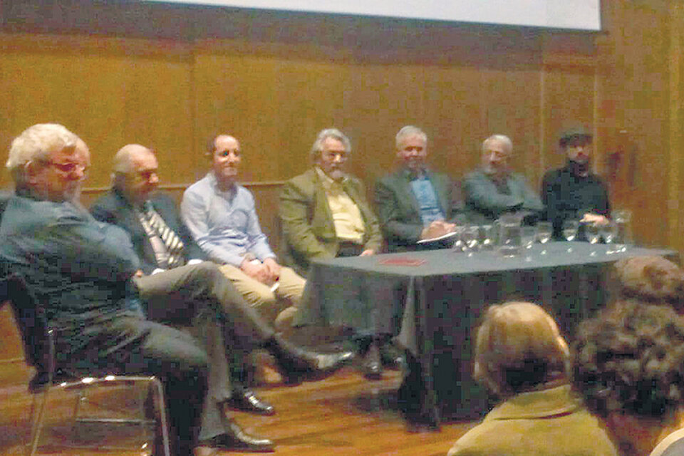 Los panelistas disertaron en la Universidad de Cambridge.