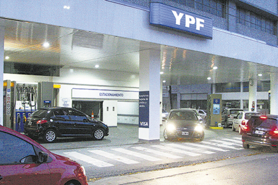 YPF volvió a subir sus combustibles (Fuente: Alejandro Leiva)