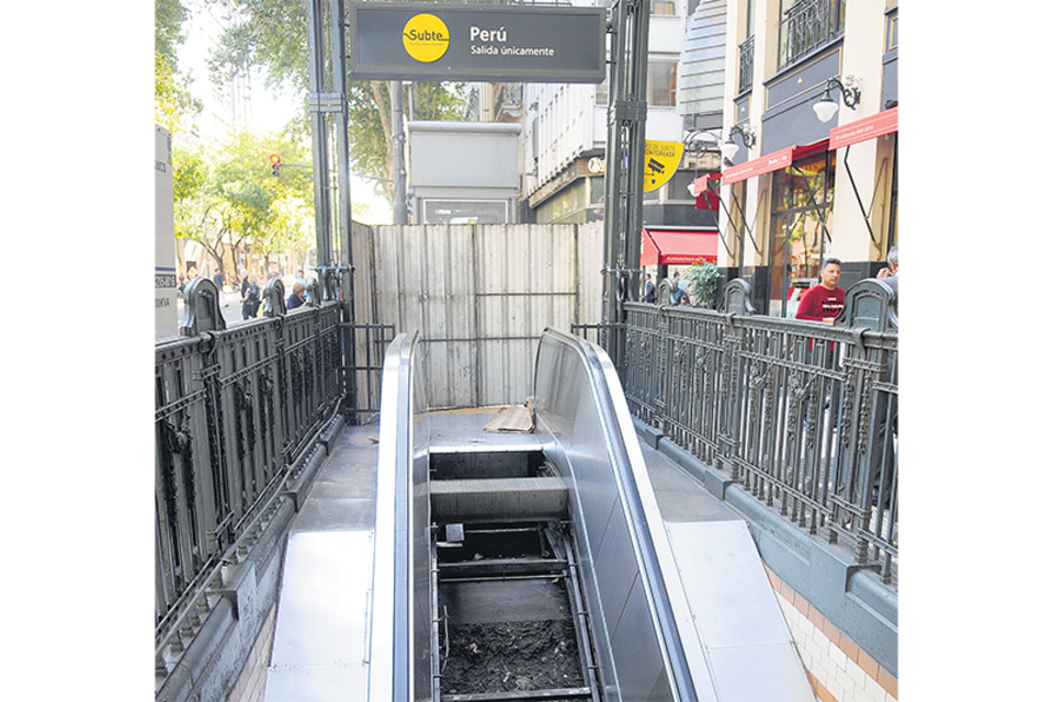 Metrovías no hace un buen mantenimiento de los accesos. (Fuente: Guadalupe Lombardo)