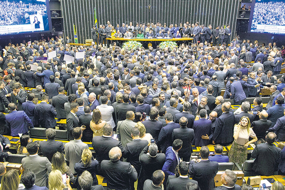 El Congreso brasileño ayer durante la jura de diputados en Brasilia. (Fuente: AFP)