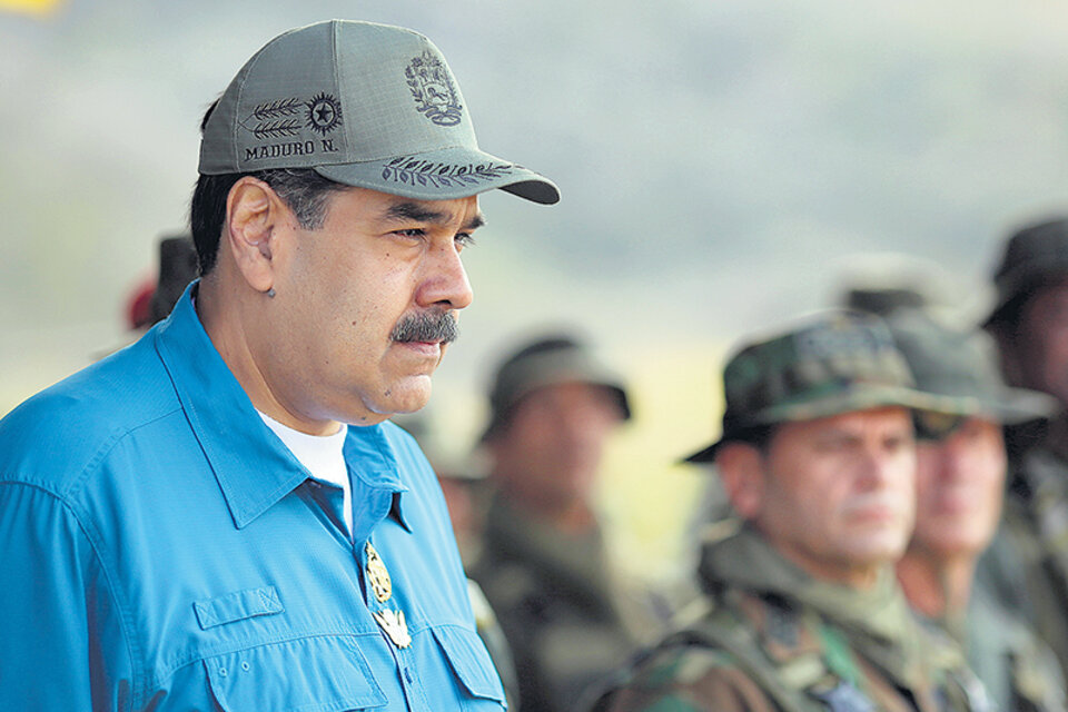 Desde la base naval de Turiamo, Maduro arenga a la tropa para defender la soberanía de Venezuela.