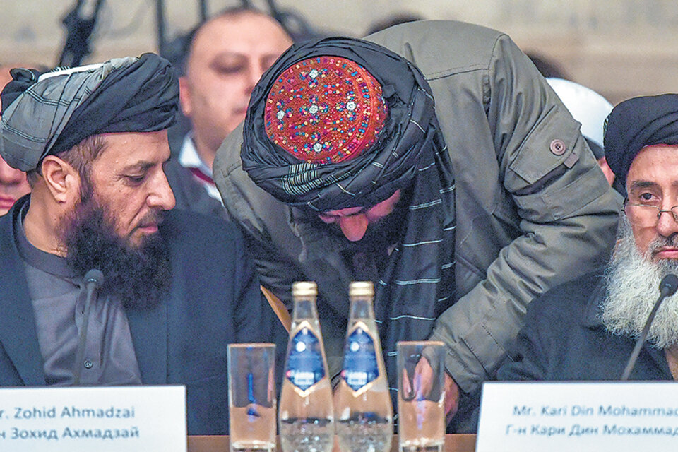 Dirigentes talibanes participan de la cumbre en Moscú. (Fuente: AFP)