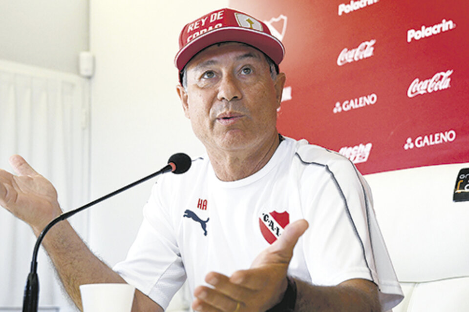 Ariel Holan le agregó picante a la previa de River-Independiente. (Fuente: Télam)