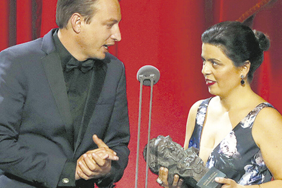 Los productores Nicolás Celis y Gabriela Rodríguez recibieron el Goya. (Fuente: EFE)
