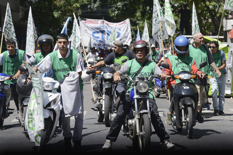 Con sus pecheras verdes, encabezaron arriba de sus motos, la última movilización. (Fuente: Andres Macera)