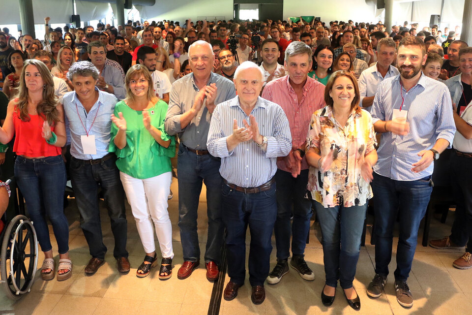 Bonfatti, Lifschitz, Fein, Irizar, Jatón y Estevez en primera fila.