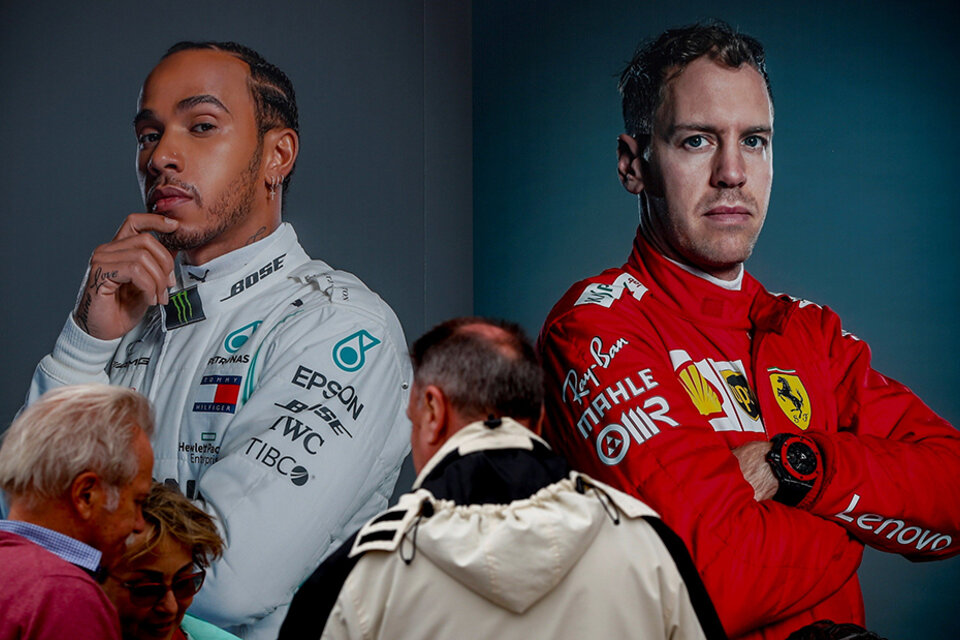 El duelo entre Hamilton y Vettel, en la presentación de la Fórmula 1 en Melbourne. (Fuente: EFE)