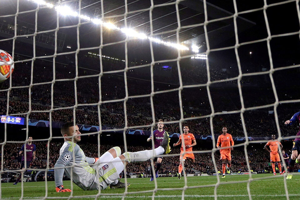 Lionel Messi brilló ante el Lyon y condujo al Barcelona a los cuartos de final. (Fuente: EFE)