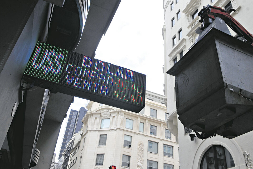 La demanda de dólares se mantiene firme en la plaza cambiaria. (Fuente: Sandra Cartasso)