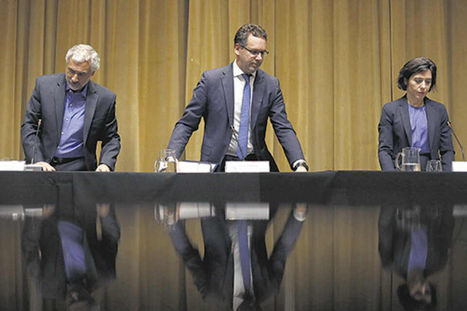 Guido Sandleris (en el medio), titular del Banco Central, reconvertido en ultraortodoxo monetarista. (Fuente: Joaquín Salguero)