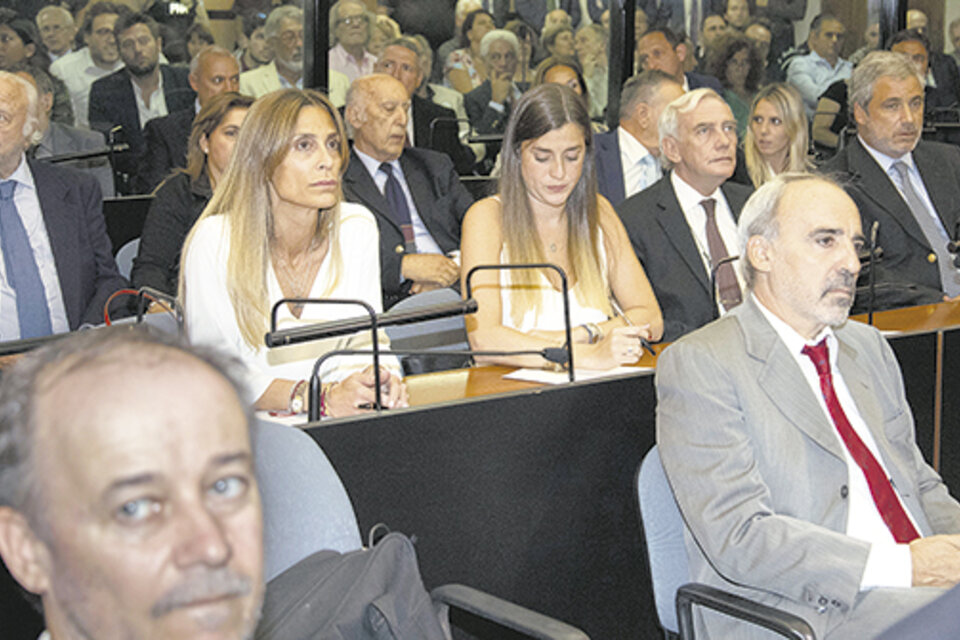 Juan José Galeano, Hugo Anzorreguy y Rubén Beraja, durante la lectura de la sentencia por el encubrimiento del atentado a la AMIA. (Fuente: NA)