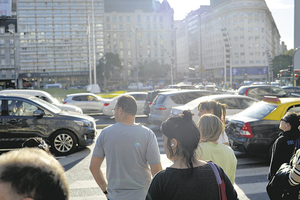 El cruce de la avenida 9 de Julio y Corrientes, con 76,18 decibeles, es uno de los puntos más ruidosos de la ciudad.