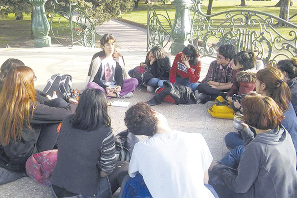 Una charla en Plaza San Martín con la activista trans y profesora Quimey Ramos.