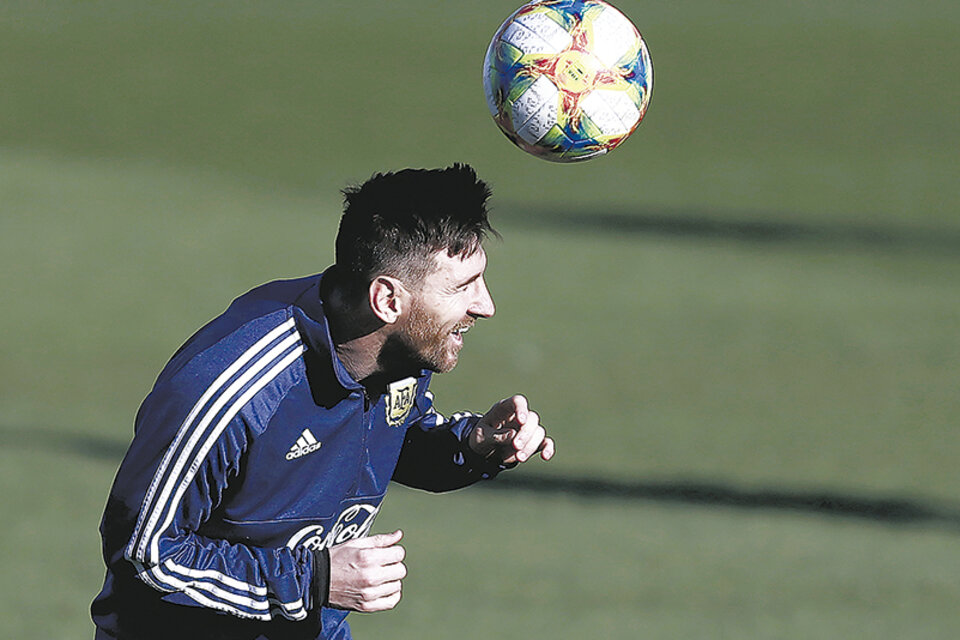 Messi se suma al equipo de Scaloni para ir por el título que tanto se le niega con la Selección mayor. (Fuente: AFP)