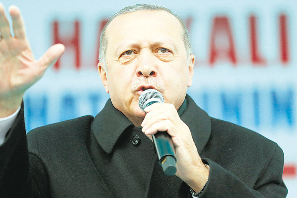 Erdogan hace campaña para las elecciones municipales de fin de mes con un discurso de mano dura. (Fuente: EFE)