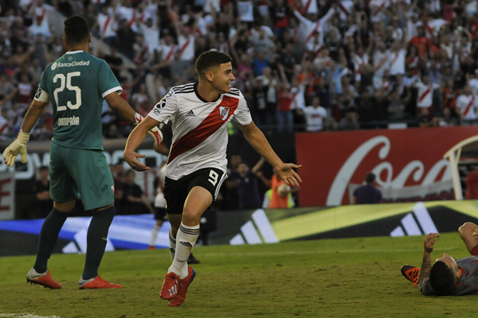 El grito de Julián Alvarez, que convirtió el 1-0 y abrió el camino a un triunfo que acerca a River a la próxima Copa Libertadores. (Fuente: Julio Martín Mancini)