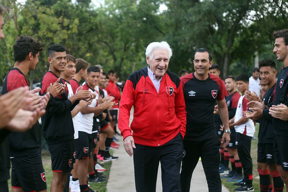 Griffa fue recibido por chicos de inferiores.