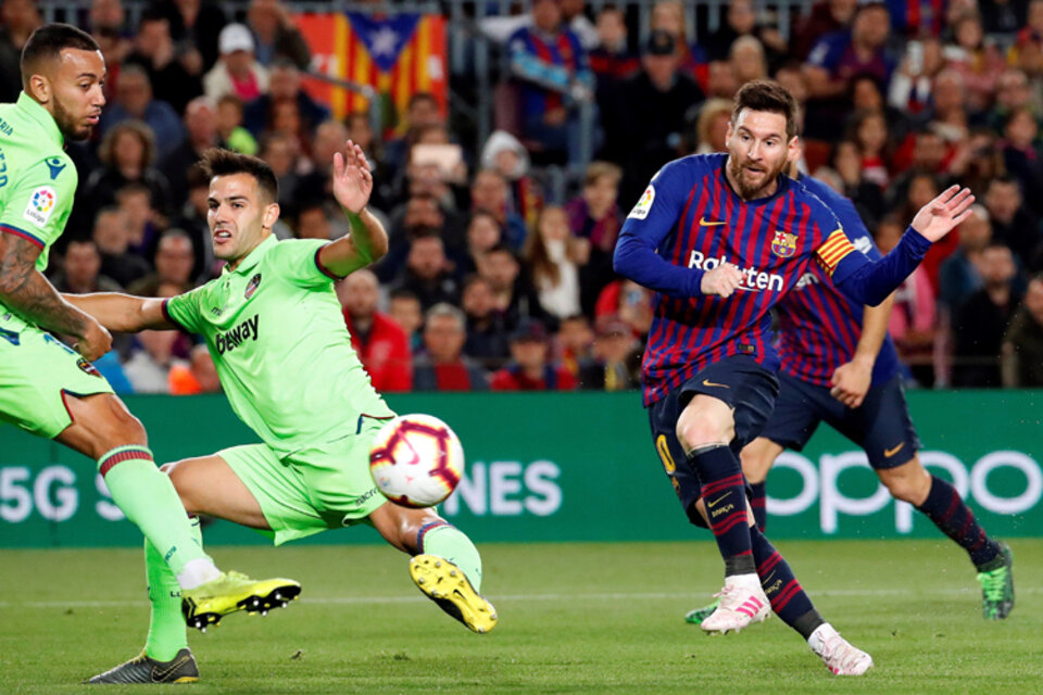 Messi viene de marcar el gol del triunfo ante Levante que le valió una Liga al Barcelona (Fuente: EFE)