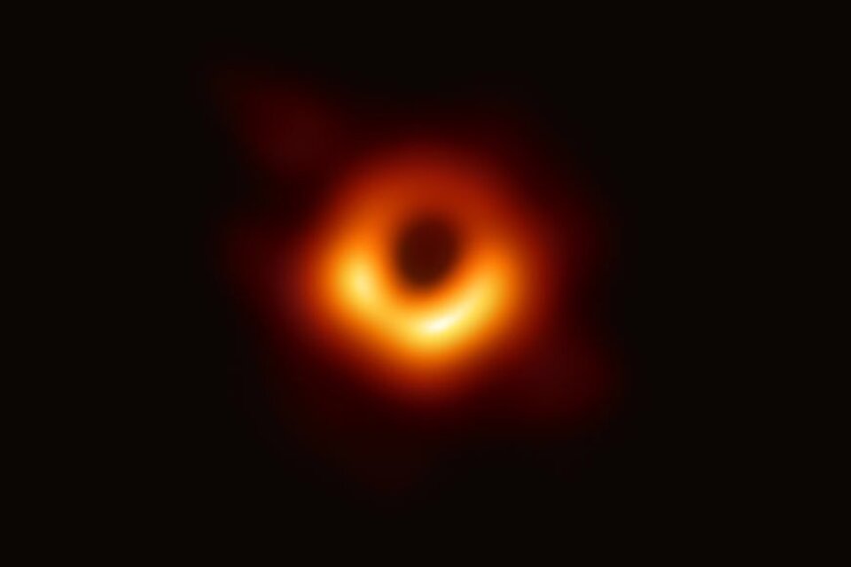 La primera foto de un agujero negro (Fuente: National Science Foundation)