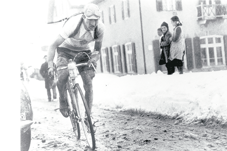 Bartali llegó a recorrer cerca de 300 kilómetros diarios con documentación escondida en su bicicleta.