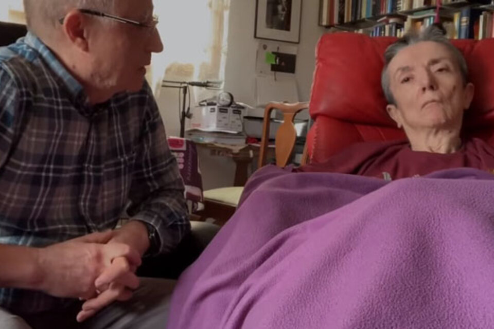 Ángel y María José en el video en el que ella reafirmó su voluntad de morir. (Fuente: Captura de pantalla)