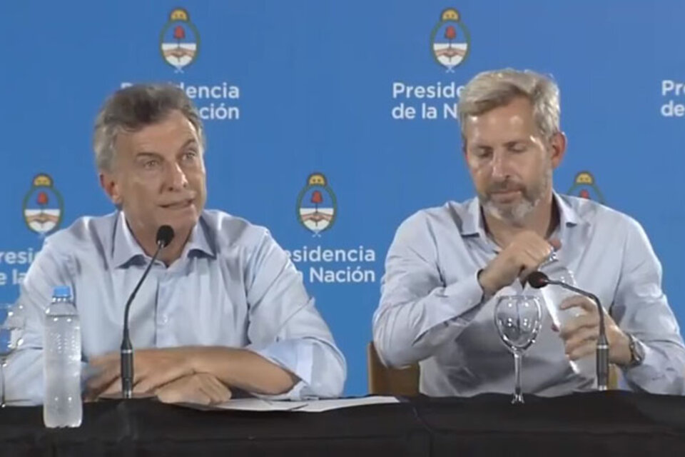 Macri junto a Rogelio Frigerio, en la conferencia de prensa en Gualeguaychú. (Fuente: Captura de pantalla)