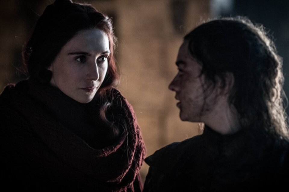 Lady Melisandre y Arya Stark,  dos viejas conocidas.