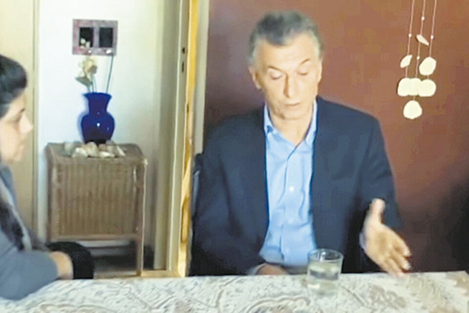 “Todo se va a resolver”, le dijo Macri a la familia que fue a visitar en el llamativo video subido a las redes.