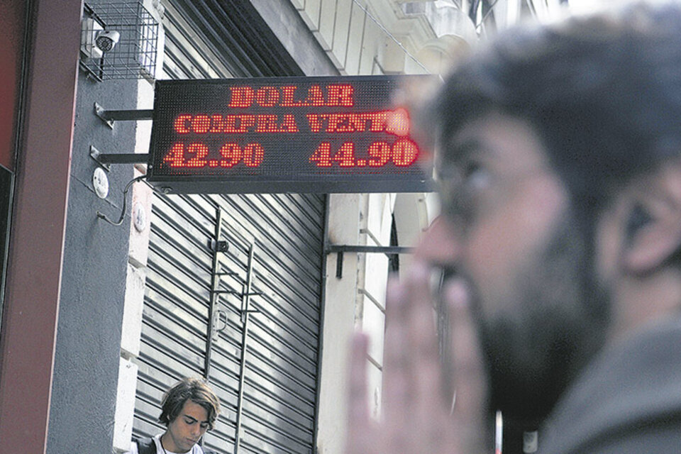 La cotización del dólar quedó al borde de los 45 pesos. Nadie cree que ese sea su techo. (Fuente: Sandra Cartasso)