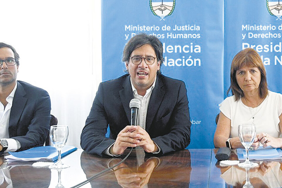 El ministro de Justicia, Germán Garavano, durante el anuncio del anteproyecto junto a Patricia Bullirch.