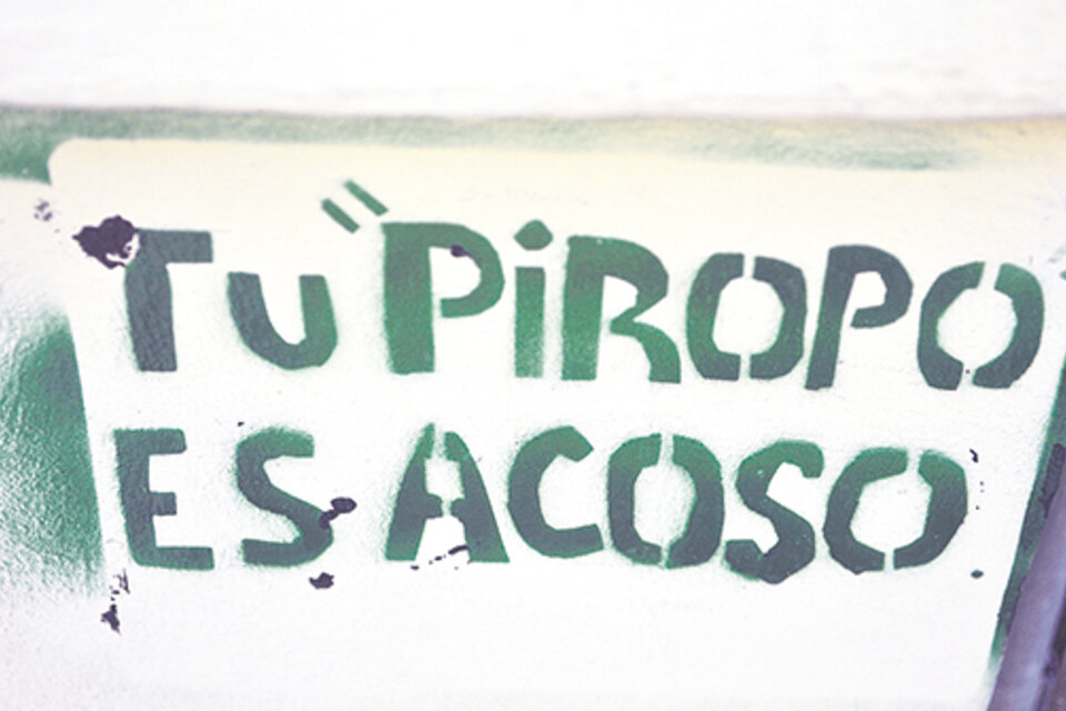 El piropo, defendido como práctica por el presidente Mauricio Macri, es violencia de género. (Fuente: Sandra Cartasso)