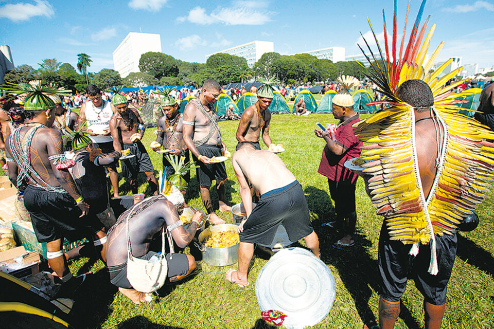 Los indígenas acamparán tres días en Brasilia reclamando el respeto a sus derechos.
