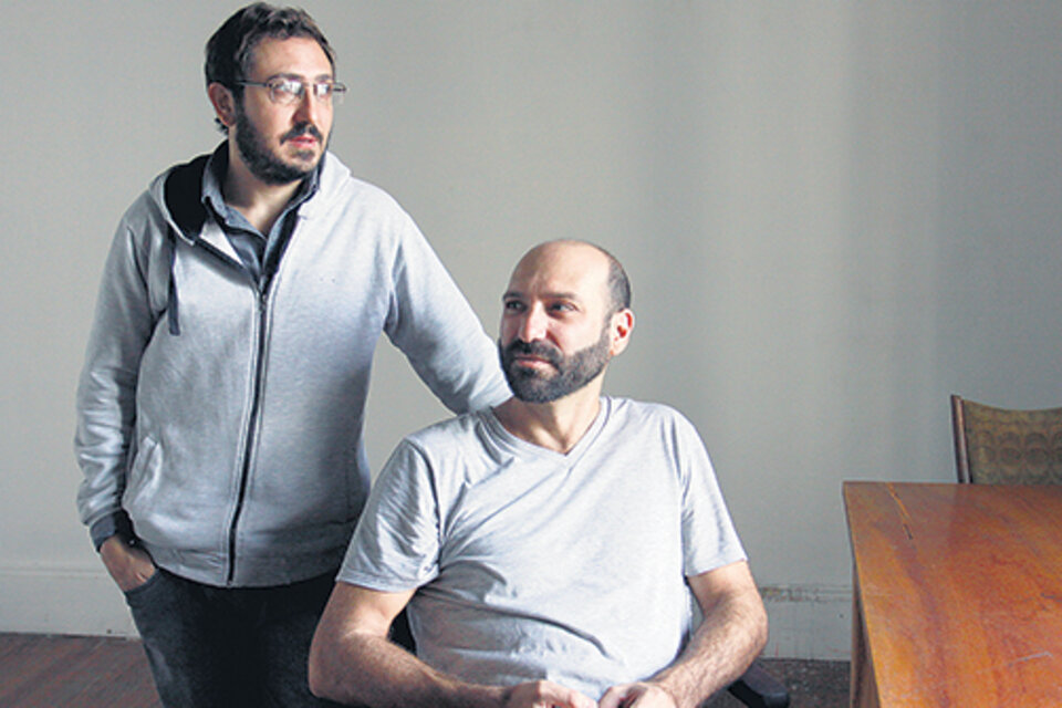 Esteban Tabacznik y Juan Manuel Bramuglia, los directores de “Estoy Acá (Mangui Fi)”. (Fuente: Jorge Larrosa)