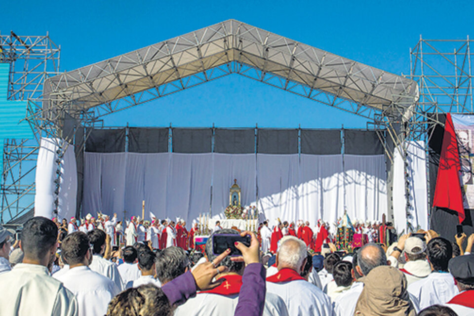 La beatificación del obispo riojano asesinado y sus colaboradores fue en el Parque de la Ciudad de La Rioja.