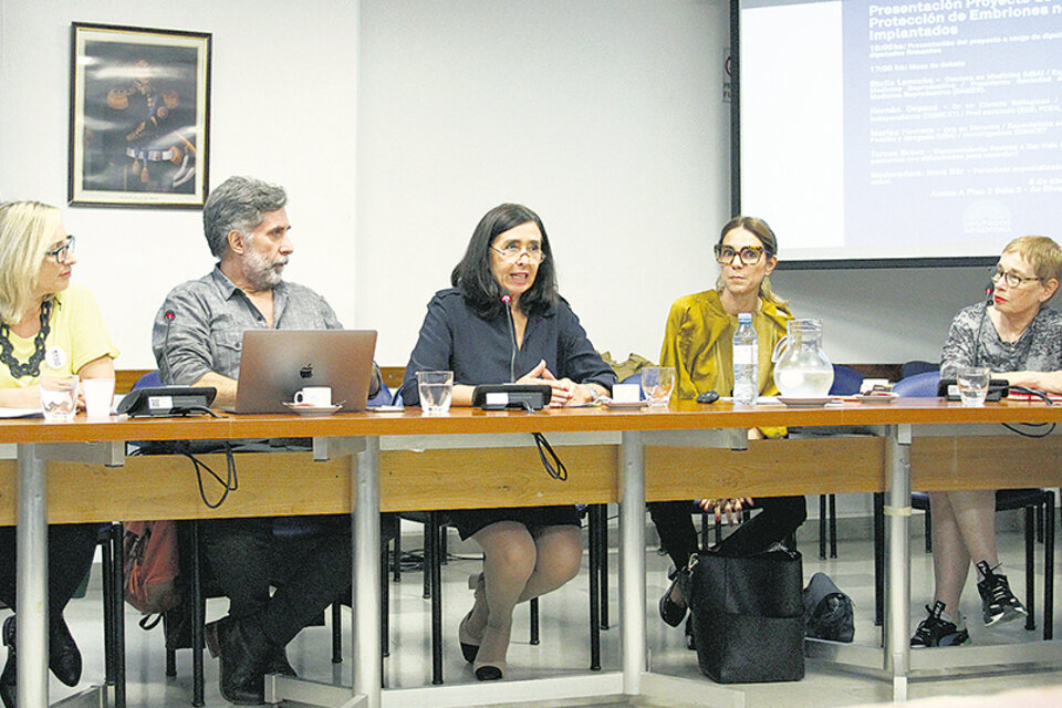 Teresa Bravo, Hernán Dopazo, Stella Lancuba, Marisa Herrera, Nora Bär. (Fuente: Leandro Teysseire)