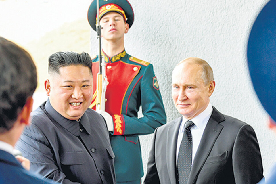 Putin y Kim posan juntos en Vladivostok. (Fuente: AFP)