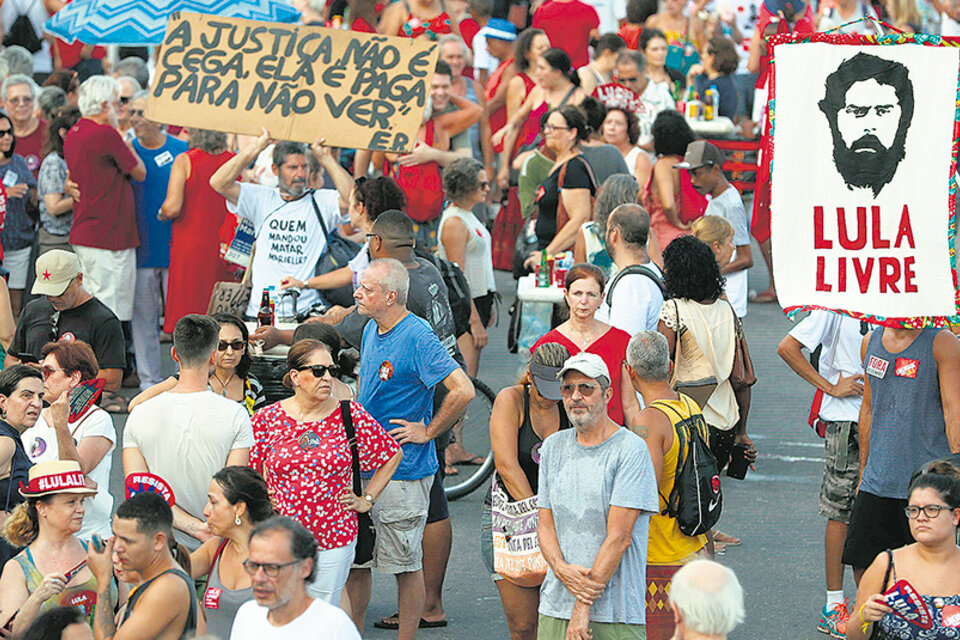 Ayer en Río de Janeiro se movilizaron bajo la consigna “Lula libre”, al igual que en otras ciudades de Brasil. (Fuente: EFE)