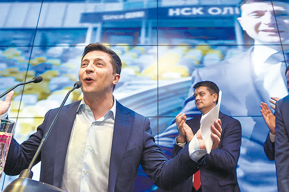 El comediante Zelenski venció a Petro Poroshenko en las elecciones del domingo pasado. (Fuente: AFP)