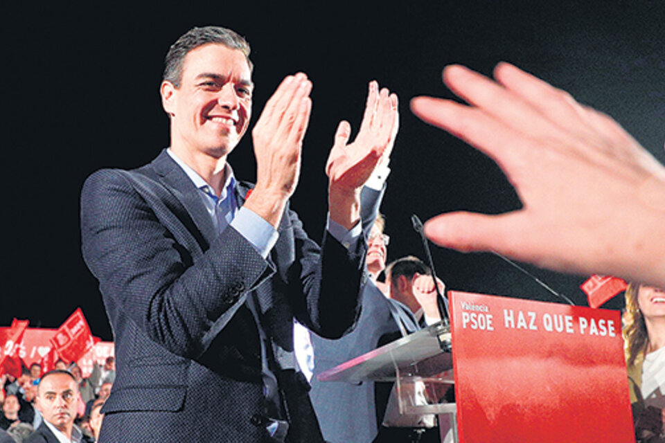 Pedro Sánchez, líder del PSOE, en el cierre de campaña en Valencia. (Fuente: EFE)