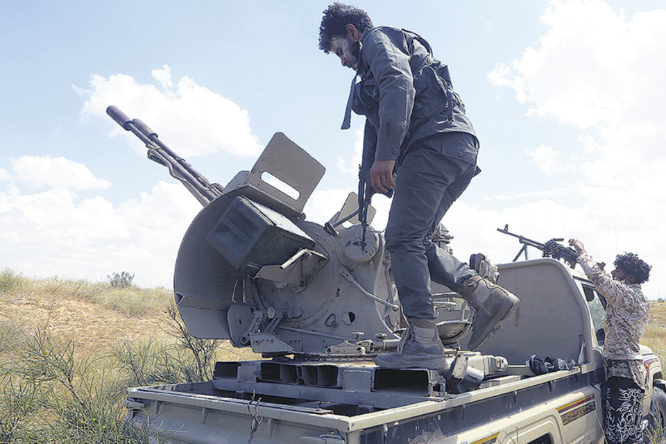 Fuerzas leales a Trípoli se enfrentan a la ofensiva liderada por el general Haftar. (Fuente: AFP)