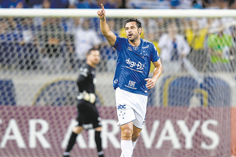 Cruzeiro festeja el primero de los tres goles de Fred.