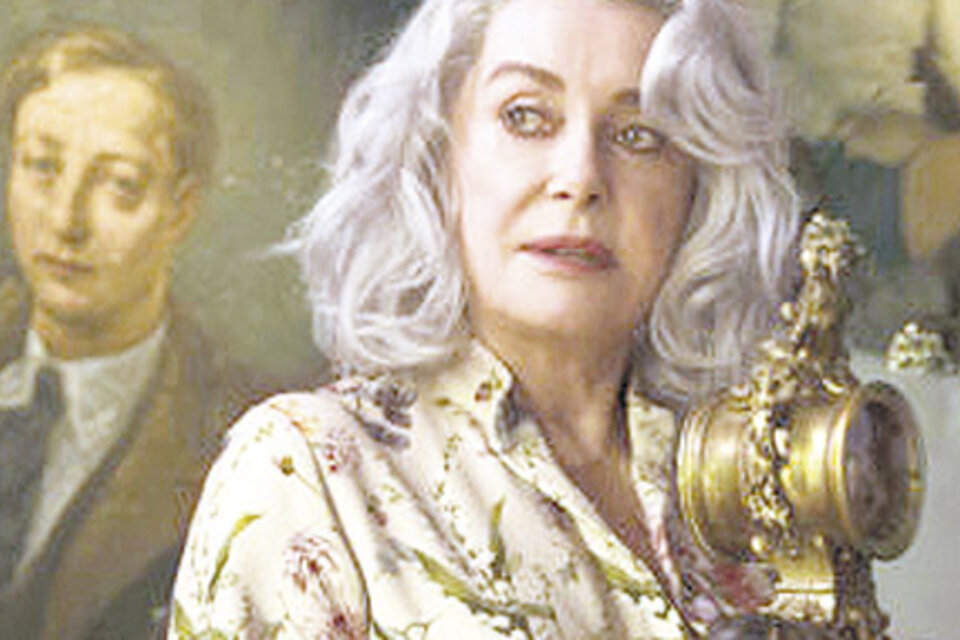 Madame Deneuve interpreta a un personaje mayor que ella.