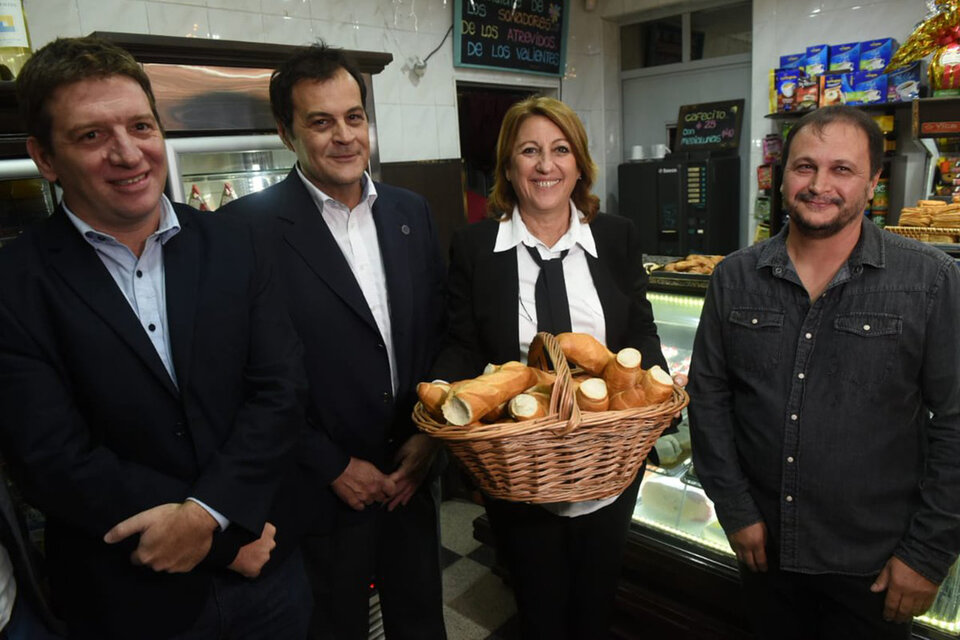 Fein acordó con industriales mantener el precio del pan a 65 pesos.