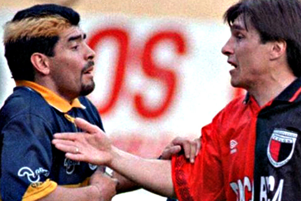 Maradona y Toresani. El cruce entre ambos terminó con la expulsión del Huevo.