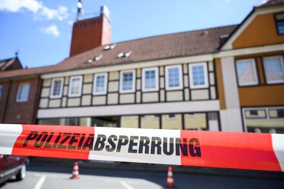 El frente del hotel de Pessau, en la región de Baviera, donde ocurrió el triple crimen. (Fuente: AFP)