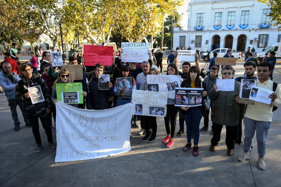 Familiares y amigos reclaman justicia en San Miguel del Monte. (Fuente: Télam)