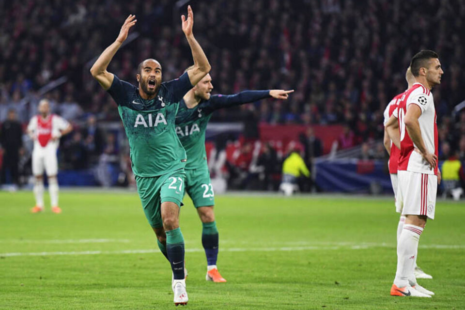 Lucas Moura celebra el primero de sus tres goles. (Fuente: EFE)